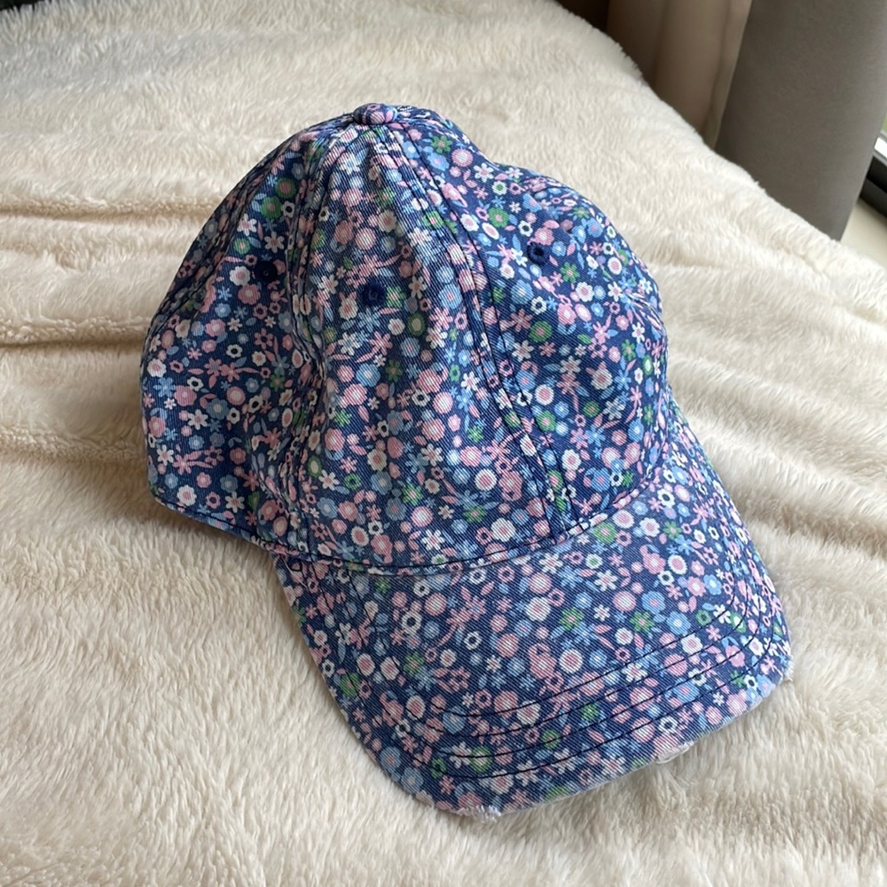 Aerie hat